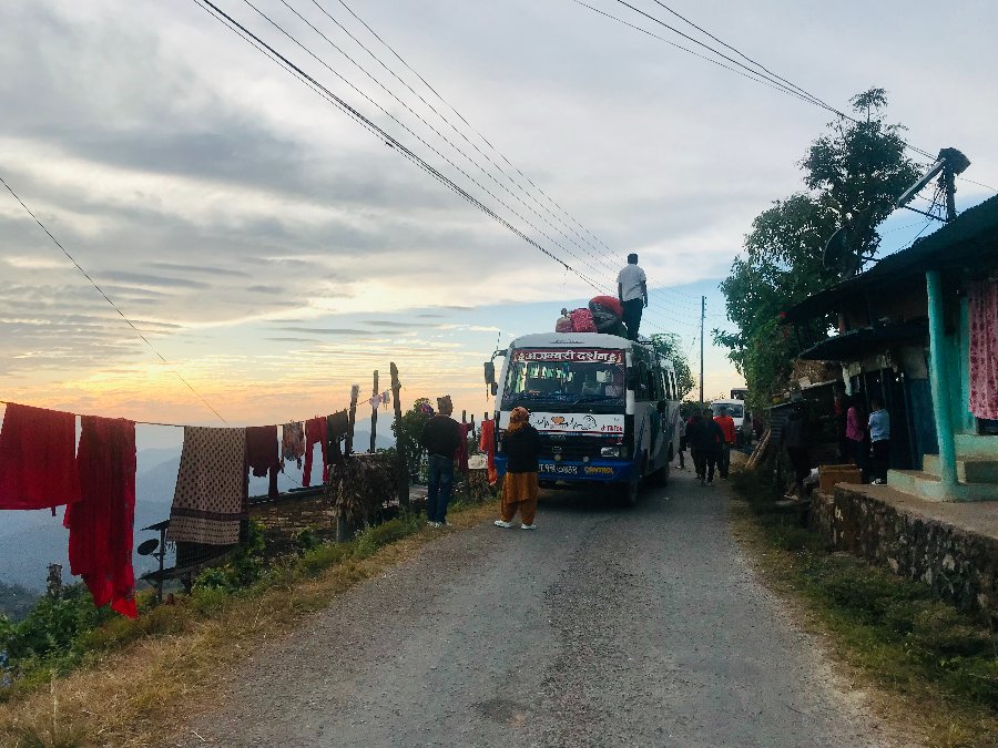 underagreysky's tweet photo. My latest piece for @_windingtrail is about a visit to a health post in the foothills of the Himalaya, during our @PaharTrustNepal trip back in November:

https://t.co/cByY5dPNYj https://t.co/NsSWd5rxnb
