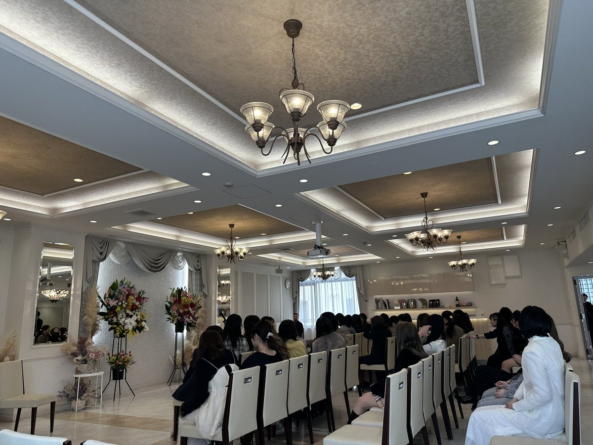 osakabeauty's tweet photo. 今日はトータルビューティー科の美容師免許取得コースの修了式でした‼️
3年間よく頑張りました😊

またいつでも学校に遊びに来てください🥹🩵

#大阪ビューティーアート専門学校
#美容学生　#美容通信 
#卒業　#トータルビューティー科 https://t.co/wuYCpHvIQZ