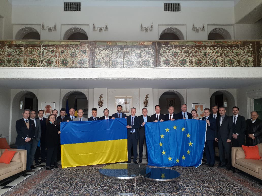 Avec les Ambassadeurs des pays de l’UE 🇪🇺 en Iran et notre collègue ukrainien🇺🇦, nous sommes aux côtés de l’Ukraine #StandWithUkraine