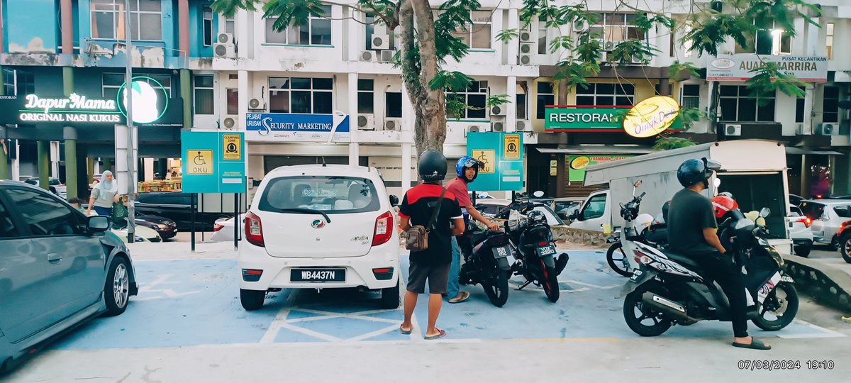 shahrimtamrin's tweet photo. CANTIK kenderaan-kenderaan OKU tersebut

Masyarakat bertamadun

Civilised society

#tamadun https://t.co/Xf75FSvXmk