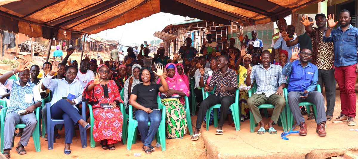 OITAbidjan's tweet photo. @DiopNdeyeCoumba continue ses visites des bénéficiaires des actions de @OITAbidjan. 

Après #ECAM à Méagui avec la #ReineMatilde des Belges, elle s'est plongée dans l'impact du projet @AfricaAccel pour éliminer le #TravailDesEnfants avec #NECAB à #Bagoléoua. 

#TravailDécent https://t.co/MMznRS18sL