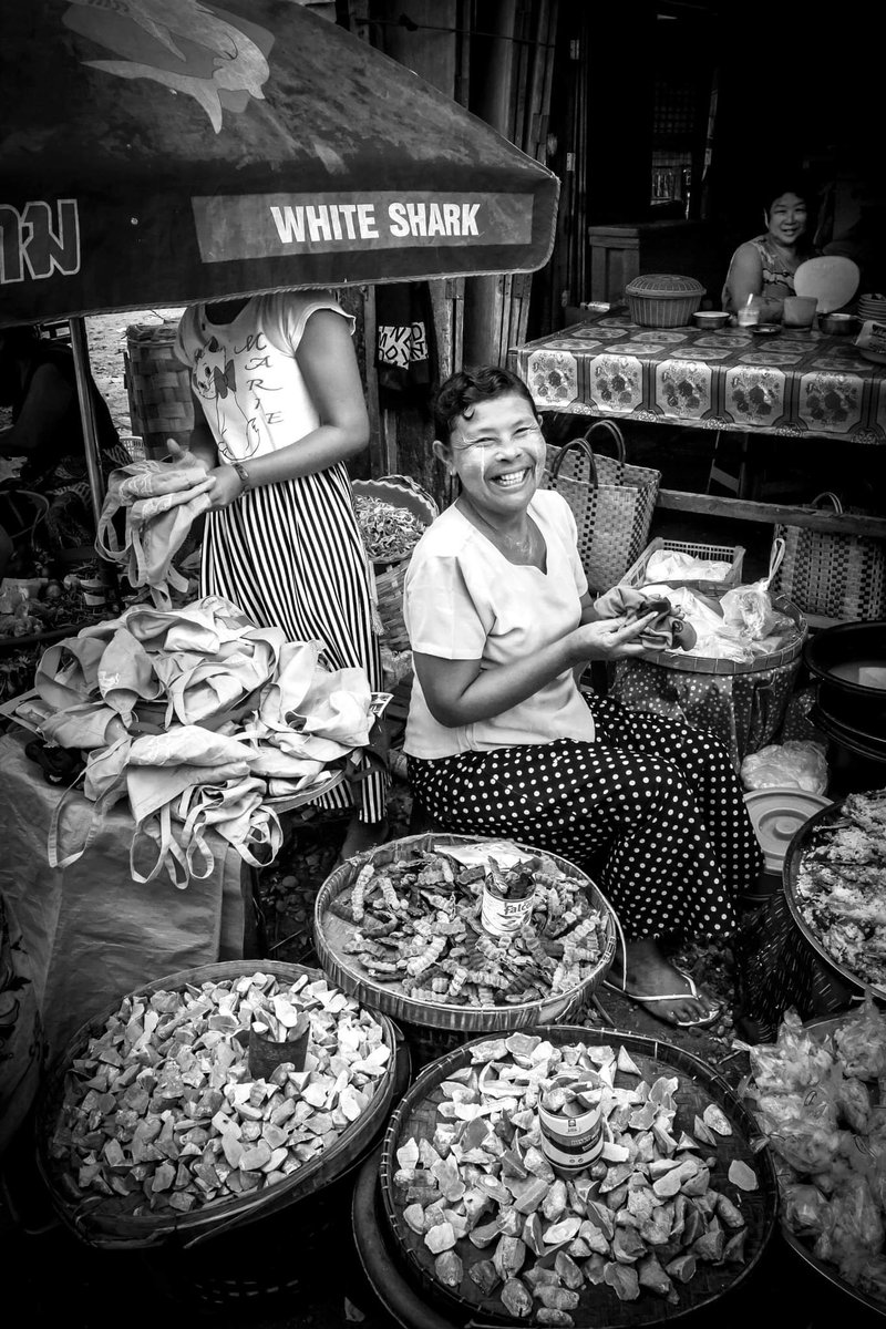 “Strong women don’t have ‘attitudes’, we have standards.”Marilyn Monroe
ผู้หญิง มีความสามารถในการใช้ชีวิต และสร้างความสุขให้ตัวเองได้
Happy International Women's Day ☺️