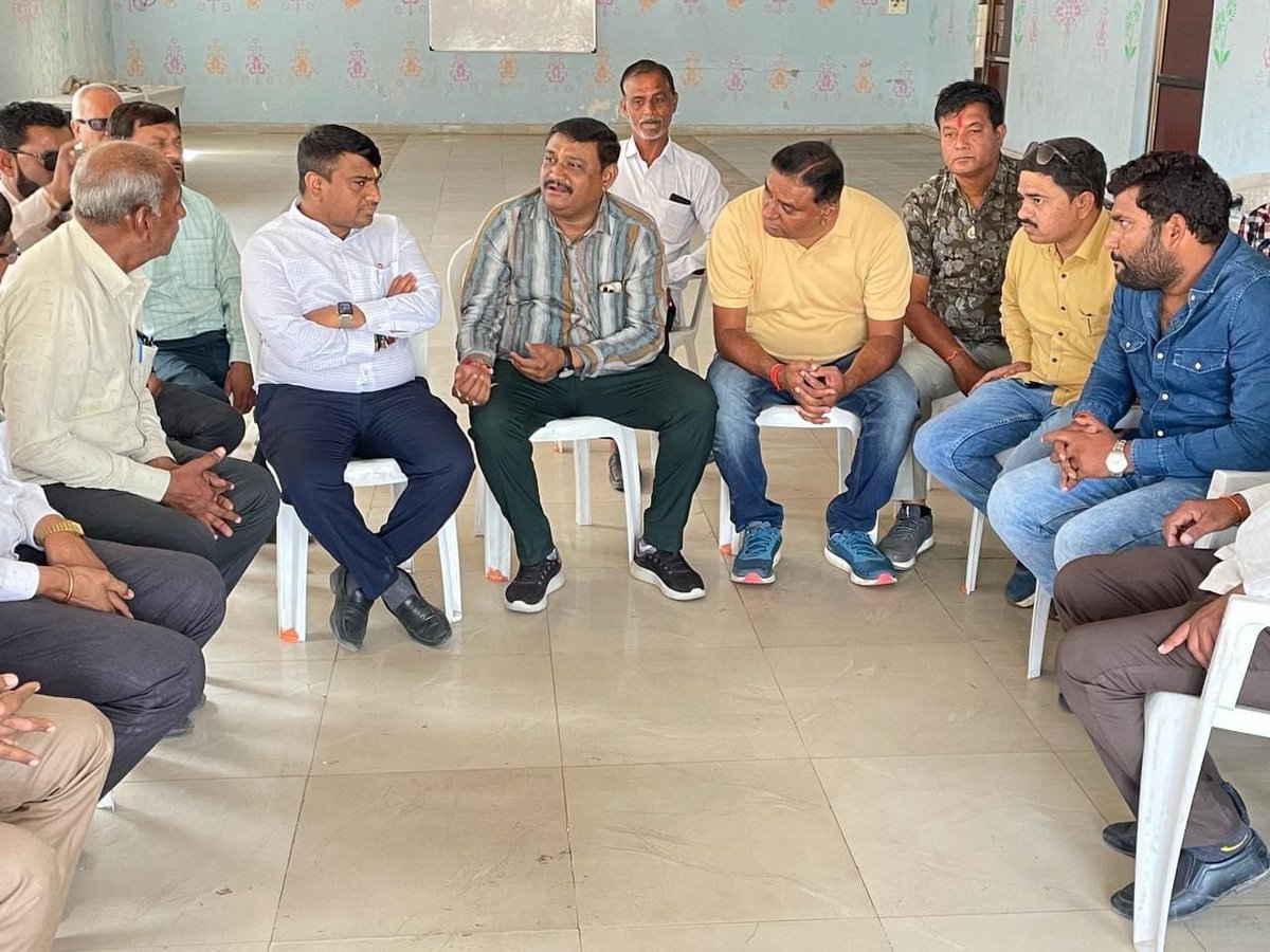 Chandrakant_79's tweet photo. શિવજીની આરાધનાના પાવન પર્વ મહાશિવરાત્રી નિમિત્તે સાણંદ બાવળા યુવા લોકપ્રિય ધારાસભ્ય શ્રી કનુભાઈ પટેલ સાથે બાવળા ખાતે શ્રી સિદ્ધેશ્વર મહાદેવ મંદિર ખાતે ભગવાન મહાદેવ ની પૂજા અર્ચના કરી. ભગવાન શિવના આશીર્વાદ બની રહે અને આપણા સૌનાં જીવનમાં સુખ,શાંતિ,અને સમૃદ્ધિ લાવે તે માટે પ્રાર્થના https://t.co/bewnqtq0ag