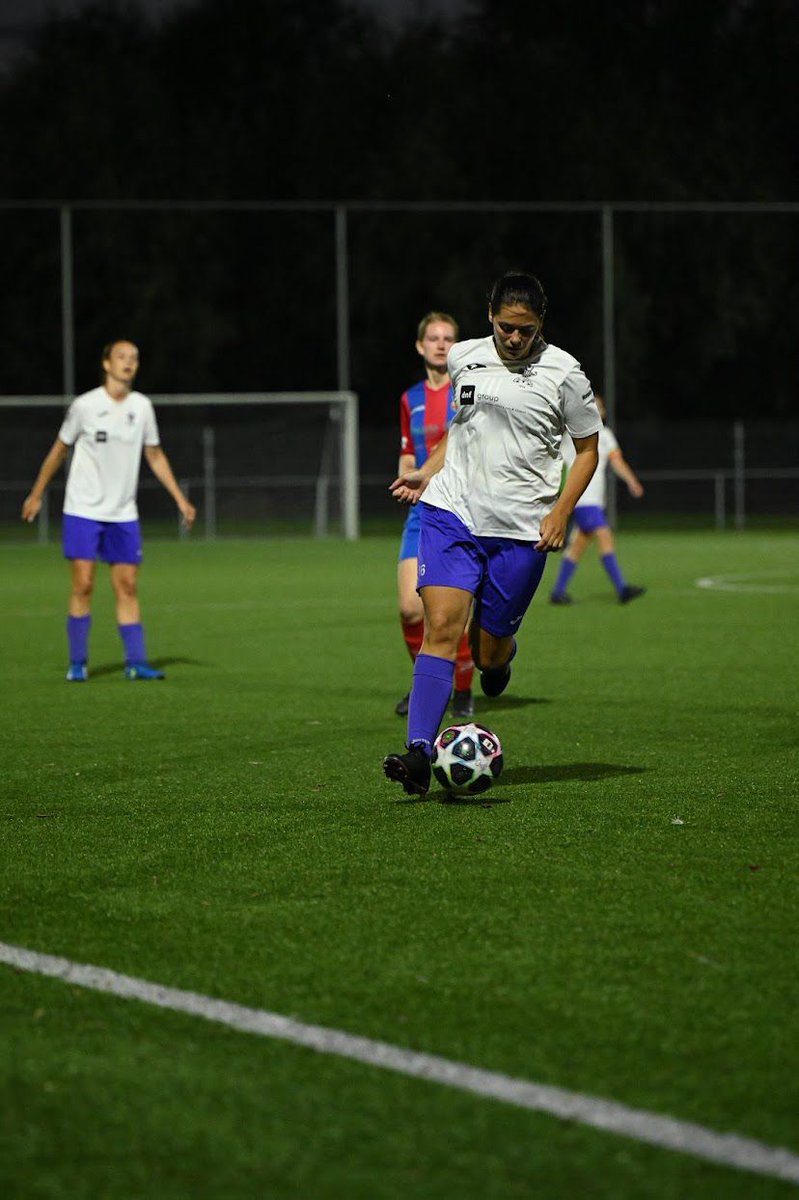 BZAntwerpen's tweet photo. #internationalevrouwendag vandaag! Ninke en Anneleen zijn niet enkel collega’s op onze communicatiedienst maar ze zijn ook teamgenoten in dezelfde voetbalploeg. ⚽️🔥

Twee sterke vrouwen aan 't woord👉 https://t.co/zVl4trZuGb

#girlpower #girlscandoanything #pompiervanhier https://t.co/SUvW8hQq5W