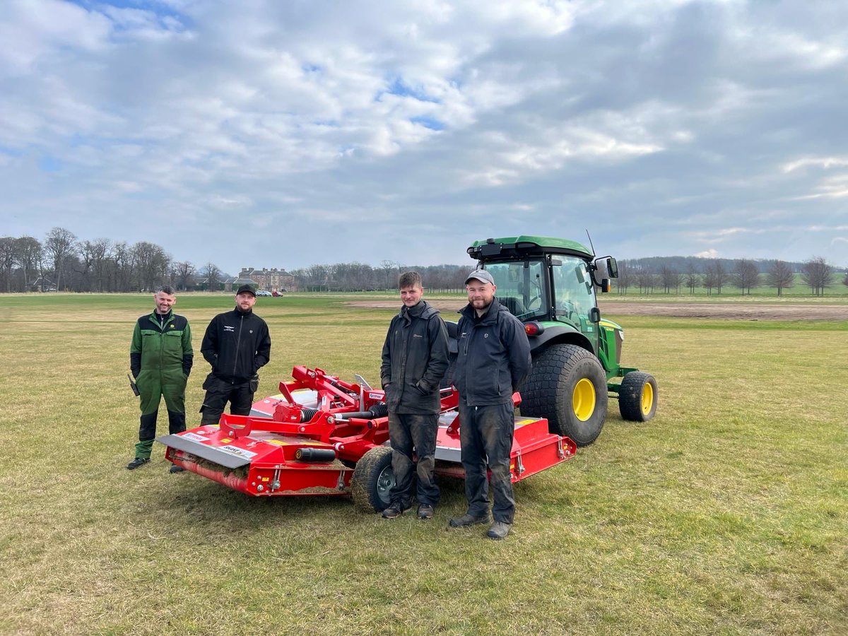 ⁦@TrimaxMowers⁩ install day of the unbeatable Snake S2 320 ⁦@MurrayfieldGC⁩ and the Renaissance Club. Thanks to both clubs for your continued business. ⁦@mgc_greens⁩ ⁦@BIGGALtd⁩ ⁦@BIGGA_ES⁩ ⁦@Sherriffgroup⁩