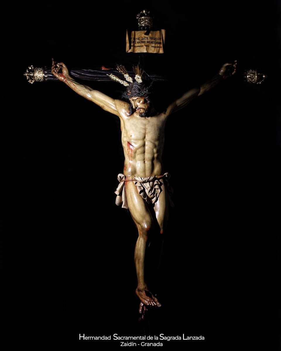 LanzadaGranada's tweet photo. 🔴  #ACTUALIDAD | Ntro. Señor Jesucristo en su Sagrada Lanzada ya se encuentra entronizado en las nuevas andas, estrenando las potencias en plata de ley y pedrería que siguen el diseño de Luis Ignacio Fernández Aragón y ejecución de Jose Ismael Moya-orfebre. 
📸 @LlamadorCofrGR https://t.co/hw5uxqHoyG