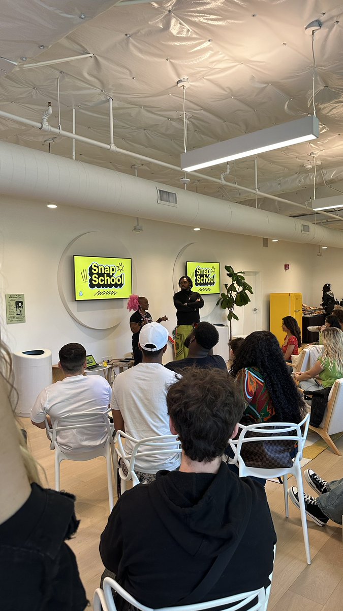 bigdaddyankee's tweet image. thanks for having me at Snapchat HQ today, @Snapchat!! 💛👻 learned a lot of creator tips + tricks that i’m really excited to implement into my own content!
#snapchat #snapschool