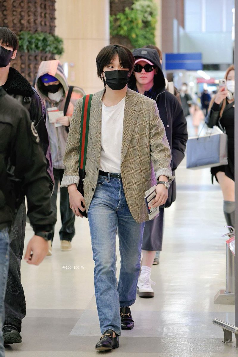 sfs! : Halo kak boleh spill harga outfit nya?

Hc : gatau harganya ya, soalnya ini di beliin mama, yang ini di beliin mama, ini juga di beliin mama, yang ini juga di beliin mama 😭😭

© 100_100_W
