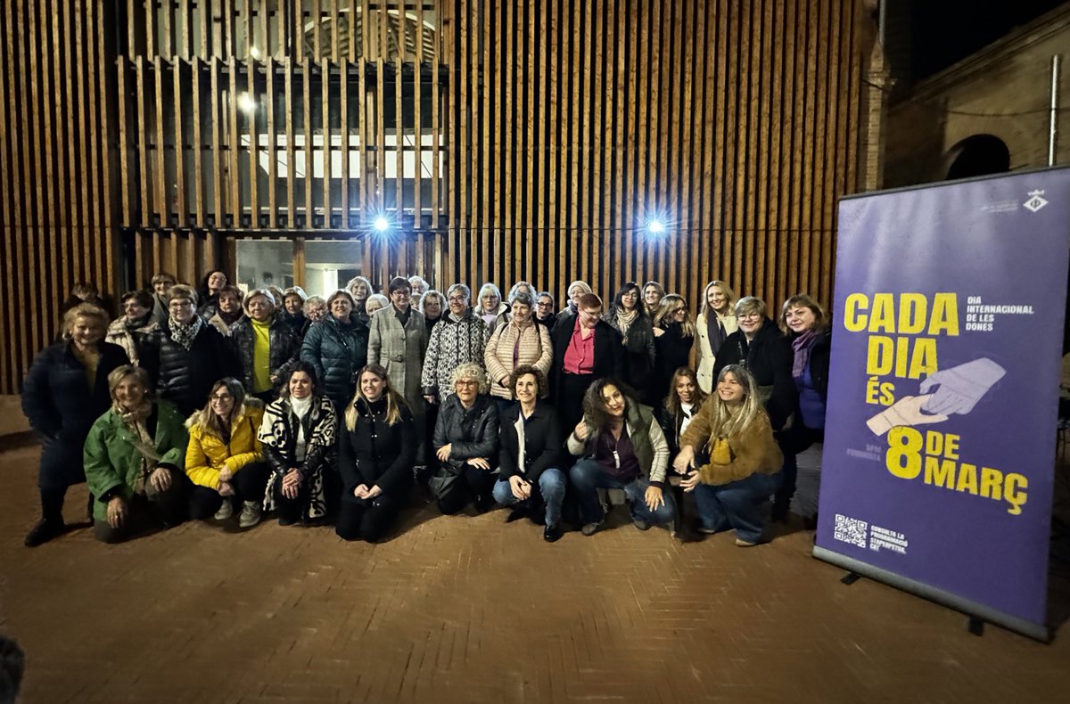 EsquerraSPM's tweet photo. 🟣 [#8M]

Commemorem i reivindiquem el Dia Internacional de les Dones.

🗣️ Ahir, l’exregidora d’@EsquerraSPM, Rosa Rovira, va posar veu a les milers de dones que lluiten políticament per una societat més justa i no discriminatòria.

💪 Cada dia és 8M. La lluita continua‼️ https://t.co/EYotcqHTSS