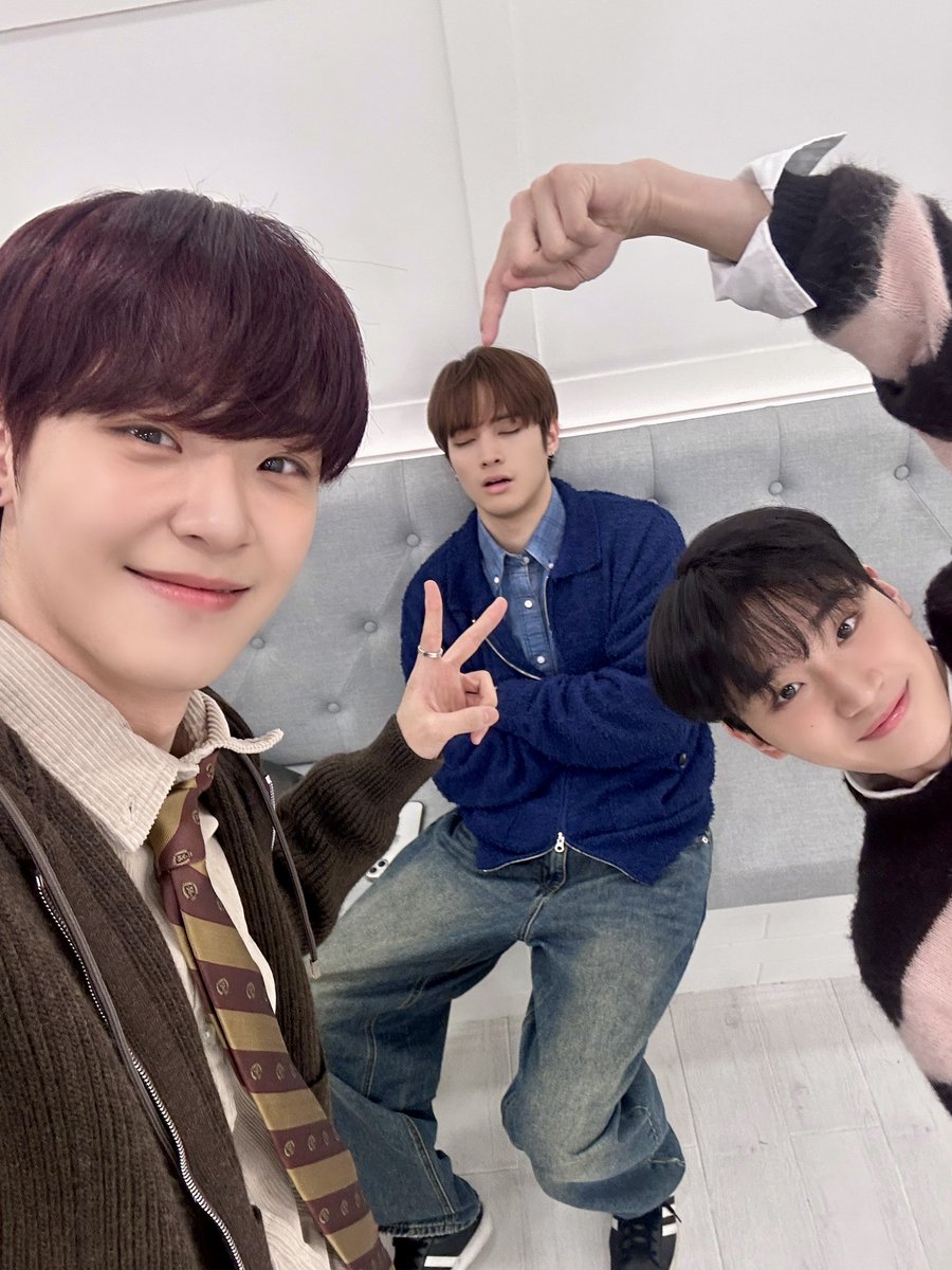 onepact_'s tweet photo. [💙_#성민]

생일 축하해 제이!
동갑이라서 그런지 더 애정이 가고~
요즘은 많이 바쁘고 힘들 텐데 티 안 내고
원팩트 제대로 밝게 함께해 줘서 너무너무 고마워 😻
사랑한다~~

#HappyJayChangDay
#JAYCHANG #제이창
#ONEPACT #원팩트 https://t.co/SAj8WlGDGt