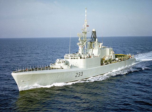 NavalEncyclope1's tweet photo. Weekly Update !
The St. Laurent class destroyers, first large warships designed and built in Canada postwar, as ASW escorts tailored for the harsh northwest atlantic conditions. https://t.co/ef8jNaBUm8 #coldwar #canadiannavy #RCAN #stlaurent #aswdestroyer https://t.co/hbYKDqfhBJ