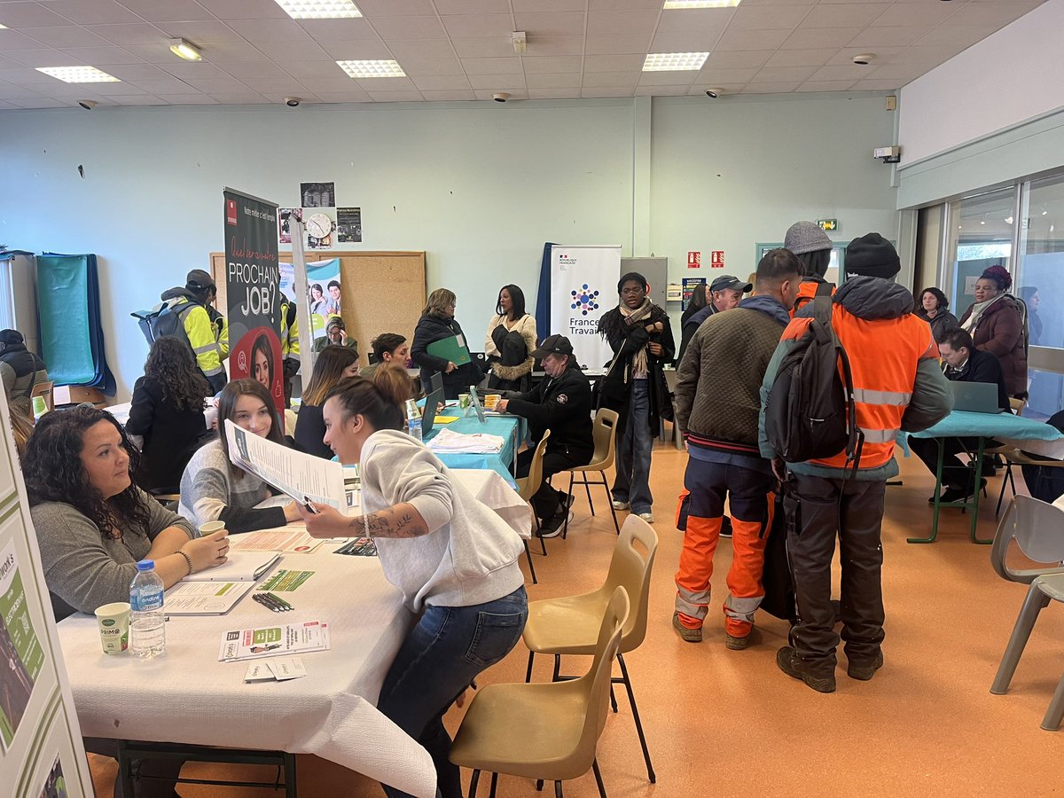 🛠️💼 [JOB DATING - BTP] 💼🛠️

Un job dating au bénéfice des entreprises du BTP a été organisé par les services de l’État à la Maison pour Tous de la Madeleine, en partenariat avec Chartres Métropole, France Travail et la Mission Locale.

Cette journée vise à rassembler les