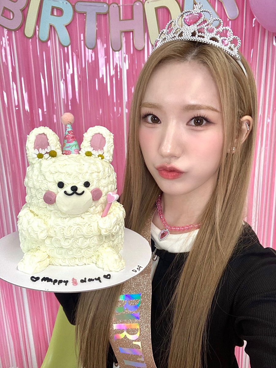 geenius_members's tweet photo. #여길보시온

미니어쓰🫶🏻 데뷔하고 첫 생일을 
미니어스랑 함께할 수 있어서 너무 행복했어요🥰
미니어스랑 함께 보내서인지 지금껏 보냈던
생일들보다도 더 행복했던 것 같아요ㅎㅎ 
하루종일 감동이 가득한 하루였어요 흑흑🥺
제 생일을 축하해주셔서 너무 감사드리구 
앞으로도 우리 쭈욱- 함께해요ෆ.. 
늘 너무 고맙고 사랑해요🐰🎀💗

#지니어스 #Geenius #시온 #Sion #シオン