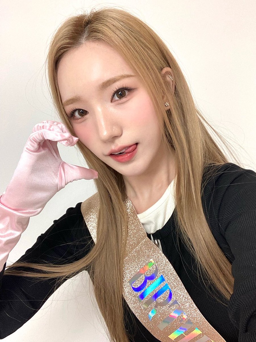 geenius_members's tweet photo. #여길보시온

미니어쓰🫶🏻 데뷔하고 첫 생일을 
미니어스랑 함께할 수 있어서 너무 행복했어요🥰
미니어스랑 함께 보내서인지 지금껏 보냈던
생일들보다도 더 행복했던 것 같아요ㅎㅎ 
하루종일 감동이 가득한 하루였어요 흑흑🥺
제 생일을 축하해주셔서 너무 감사드리구 
앞으로도 우리 쭈욱- 함께해요ෆ.. 
늘 너무 고맙고 사랑해요🐰🎀💗

#지니어스 #Geenius #시온 #Sion #シオン