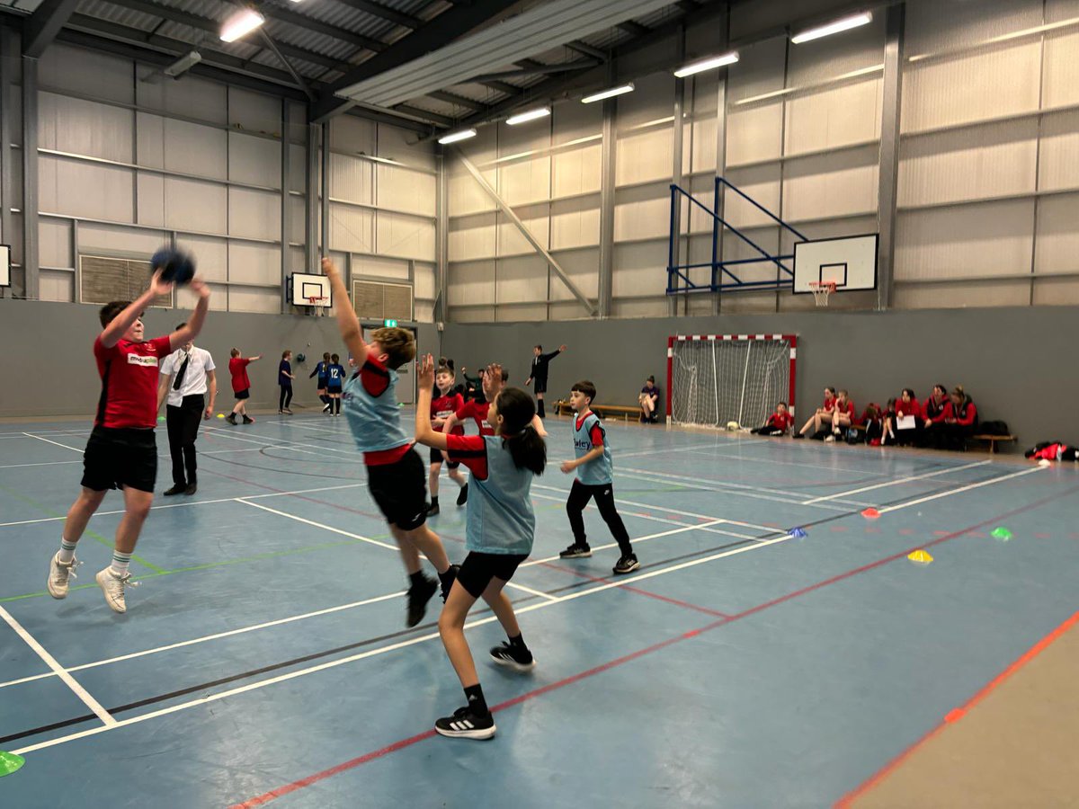 ChorleySSP's tweet photo. Week 1 of Basketball League is in the books ! A fantastic night &amp; we are already looking forward to next week !  #lancashire #youthsporttrust #basketballtraining #Lancashire #team #getinvolved #inspire #skills #teamblue #basketball #activites #teamblue💙 https://t.co/Rrcyjaq750