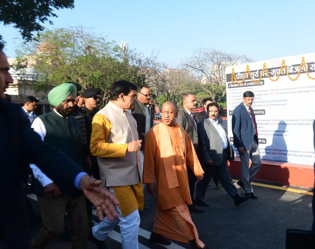 aksharmaBharat's tweet photo. अन्नदाता किसानों को अब बिजली मुफ़्त..

खेती के ट्यूबवेल का बिजली बिल माफ़...

कृषि की लागत कम और आय दोगुनी करने की 'मोदी की गारंटी' परिपूर्ण करने की दिशा में एक और कदम। 

माननीय मुख्यमंत्री जी, माननीय उपमुख्यमंत्री द्वय, माननीय मंत्रीगण, कृषक संगठनों के नेतागण एवं हज़ारों की संख्या में कल ऊर्जा  विभाग के कार्यक्रम में आये हुए किसान भाई-बहनों का हार्दिक धन्यवाद। 

@narendramodi 
@myogiadityanath 
@JPNadda @AmitShah  
@AshwiniVaishnaw 
@Bhupendraupbjp 
@idharampalsingh   
@RajKSinghIndia  
@HardeepSPuri
@MinOfPower 
@RailMinIndia 
@UPPCLLKO 
@UPNEDA_Agency 
@MoHUA_India 
@minmsme 
#GoodGovernance
#HumaraUP #VikasExpress 
#NagarSafaiUP
#HumaraswachhUP 
@UPVidhansabha 
@upmsme 
#MaukiMuskan
