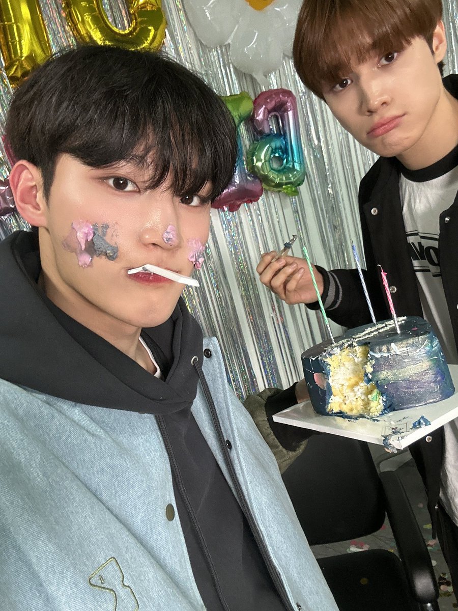 onepact_'s tweet photo. [💙_#예담]

하나! 둘! 셋! 제담 !! 제이형 생일 축하해 ~
생일은 일주일이니까 이때 많이 먹고 힘내서 화이팅 하자
형이 웃어야 나도 행복해 !!! 😊 화이팅 !

#HappyJayChangDay
#JAYCHANG #제이창 
#ONEPACT #원팩트 https://t.co/GqMx1TolLh
