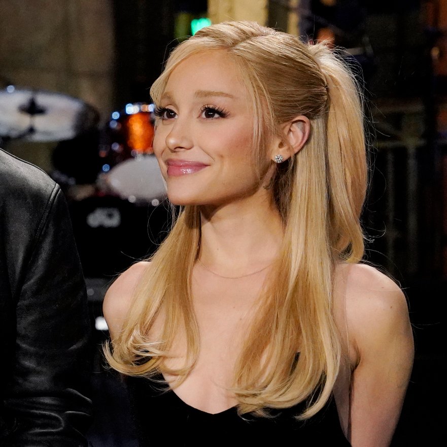 mtvspain's tweet image. Buenos días ☀️ ¿Quién más se ha levantado escuchando #EternalSunshine? ❤️ 

¡Comentadnos cuál ha sido vuestra canción favorita en la primera escucha del nuevo álbum de #ArianaGrande!✨