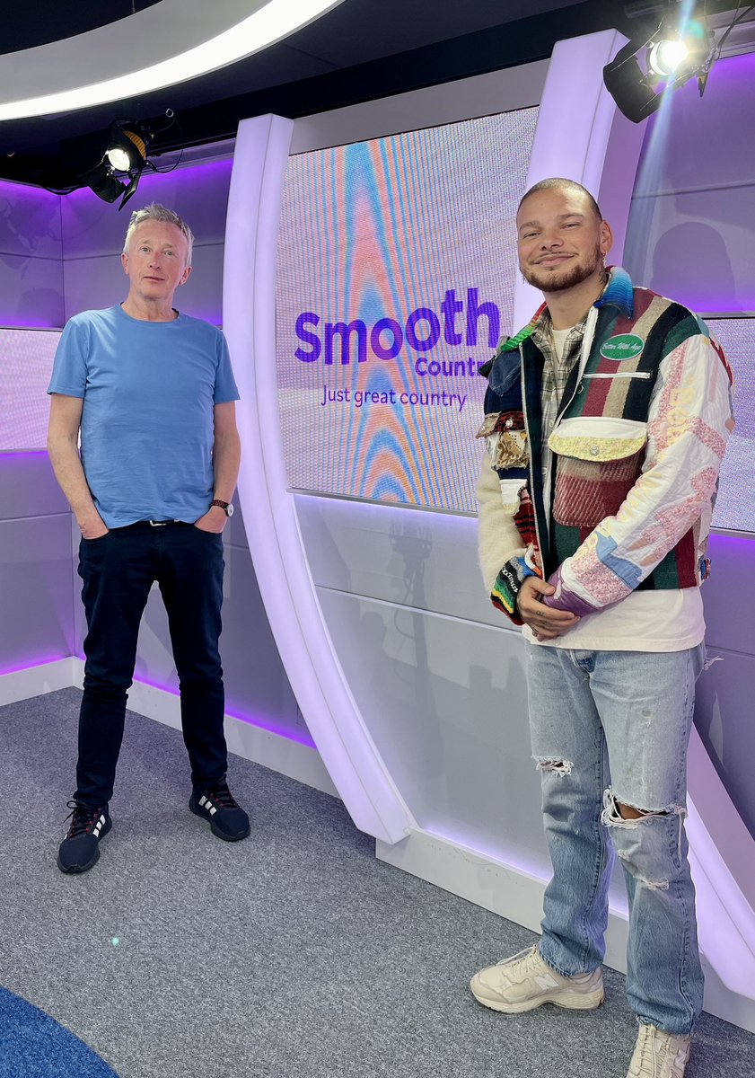 Busy time at the studios. C2C headliner @kanebrown popped in for a chat. You can hear it on my Smooth Country show this morning from 9 🤠🎼🩷