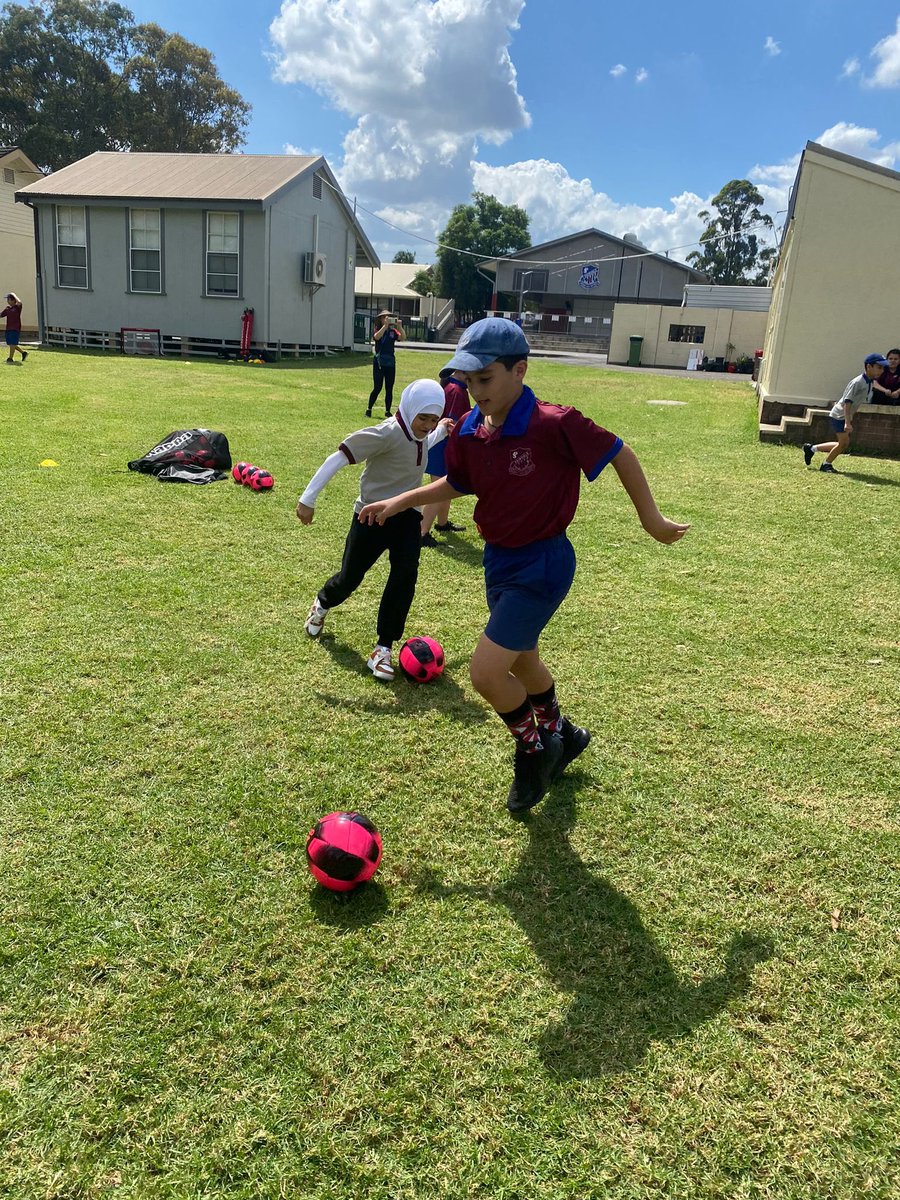 Today the Western Sydney Wanderers came to do a workshop with the Stage 3 students. We rotated between different coaches to practise dribbling, passing and shooting. ⚽️🐸 @AnthonyPitt4