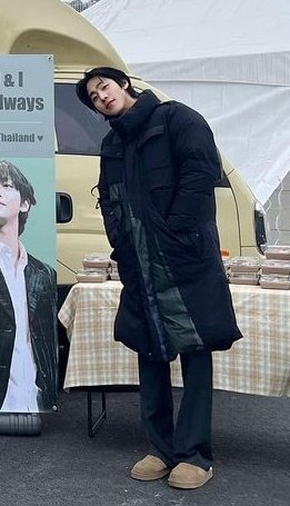 urh0eness's tweet photo. CONFIRMED: #HyoJeong's current fave --> UGG!

#AhnHyoSeop #KimSeJeong https://t.co/PlRhVFEU2K