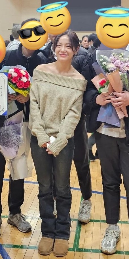 CONFIRMED: #HyoJeong's current fave --> UGG!

#AhnHyoSeop #KimSeJeong