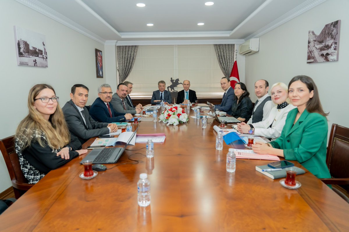 Yatırım İzleme ve Koordinasyon Başkanı Vali Yardımcısı Sayın Harun KAYA ve Vali Yardımcısı Sayın Namık Kemal NAZLI Başkanlıklarında ilgili kurum temsilcilerinin katılımıyla Eğitim Yatırımları Değerlendirme Toplantısı Yapıldı