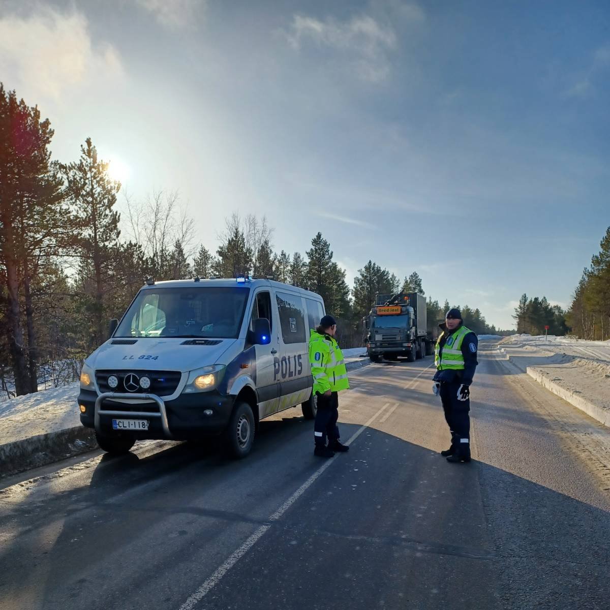 #NordicResponse24 -sotaharjoitus vaikuttaa liikkumiseen:

7.-8.3. Hetta - Palojärvi
9.-10.3. Palojärvi - raja-alue.

Tiellä liikkuminen mahdollista saatettuna/ohjattuna, mikäli tiesulkujen alueelle syntyy ruuhkaa. Leppäjärveltä pohjoiseen on myös laskettu nopeusrajoitusta.