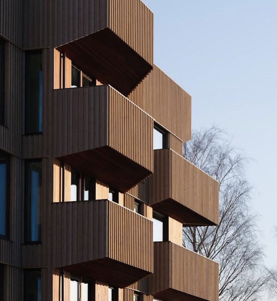 SustainableTall's tweet photo. Detailed to perfection

Five storey timber apartment building by Oslotre. Facade is a combination of heartwood pine and oiled cedar. https://t.co/wnzV2xco5A