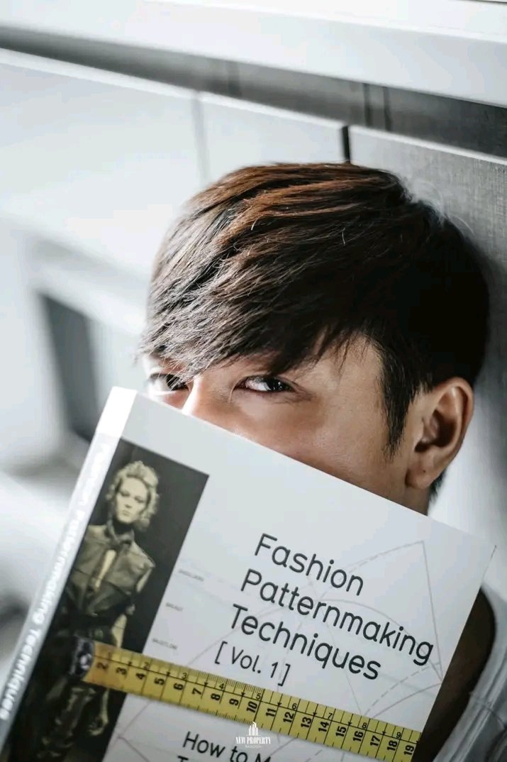 jam_ranger's tweet photo. That eyes and the gaze..
My heart fluttering 😜
#JamRachata
#แจมรชตะ https://t.co/pLUm5zViTX