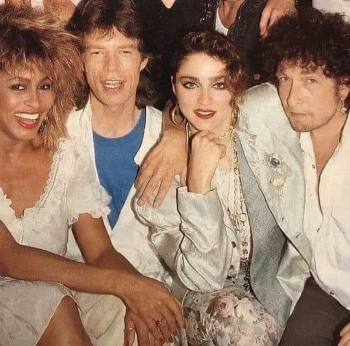 CarlangasOK's tweet photo. Qué generación poderosa tuve la suerte de presenciar. 
No creo que se vuelva a repetir. Creo que sucederán cosas buenas en términos musicales pero esta magia, no. 
Disculpen, generaciones venideras. 
Disculpen nomás. https://t.co/mJSEv8zjtj