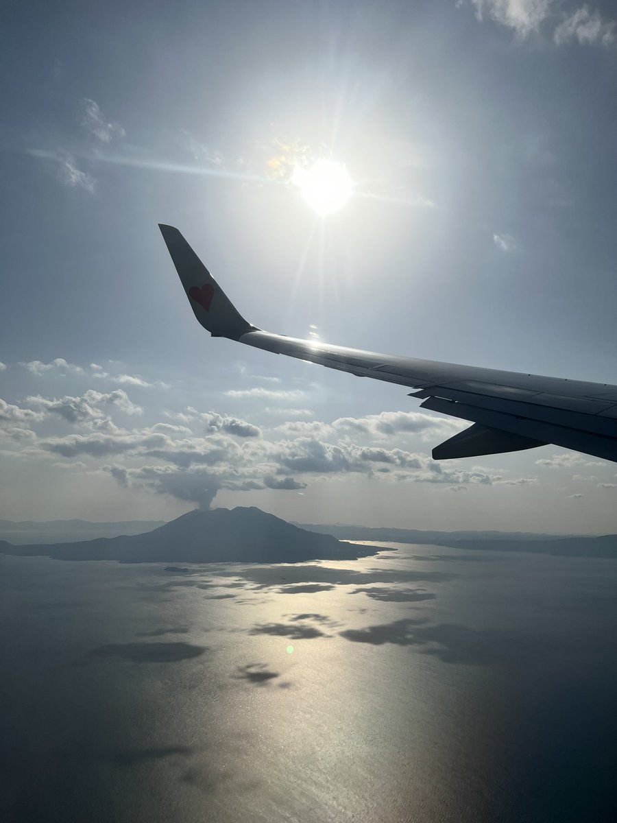 Mr_Children2014's tweet photo. 人生初、奄美大島へ✈️🌴ライブ前にホエールウォッチングしてきました！親子のザトウクジラが見れたよ🐳桜井さん、お誕生日おめでとう🎉これから会いに行くよ〜！ https://t.co/7NJHSZNUHo