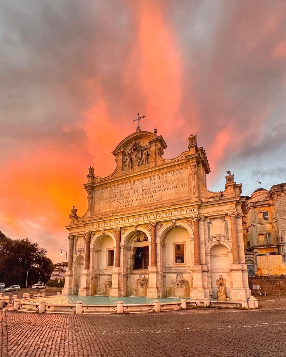 Turismoromaweb's tweet photo. Il mormorio delle fontane: la voce di Roma.  Nella foto, la fontana dell'Acqua Paola sul Gianicolo.  

The murmur of the fountains: the voice of Rome. 
The Fontana dell'Acqua Paola, on the Janiculum, in the photo.
📸 IG: meraviglie_di_roma
@Sovrintendenza 
#VisitRome https://t.co/Mqmbyk2Hqf