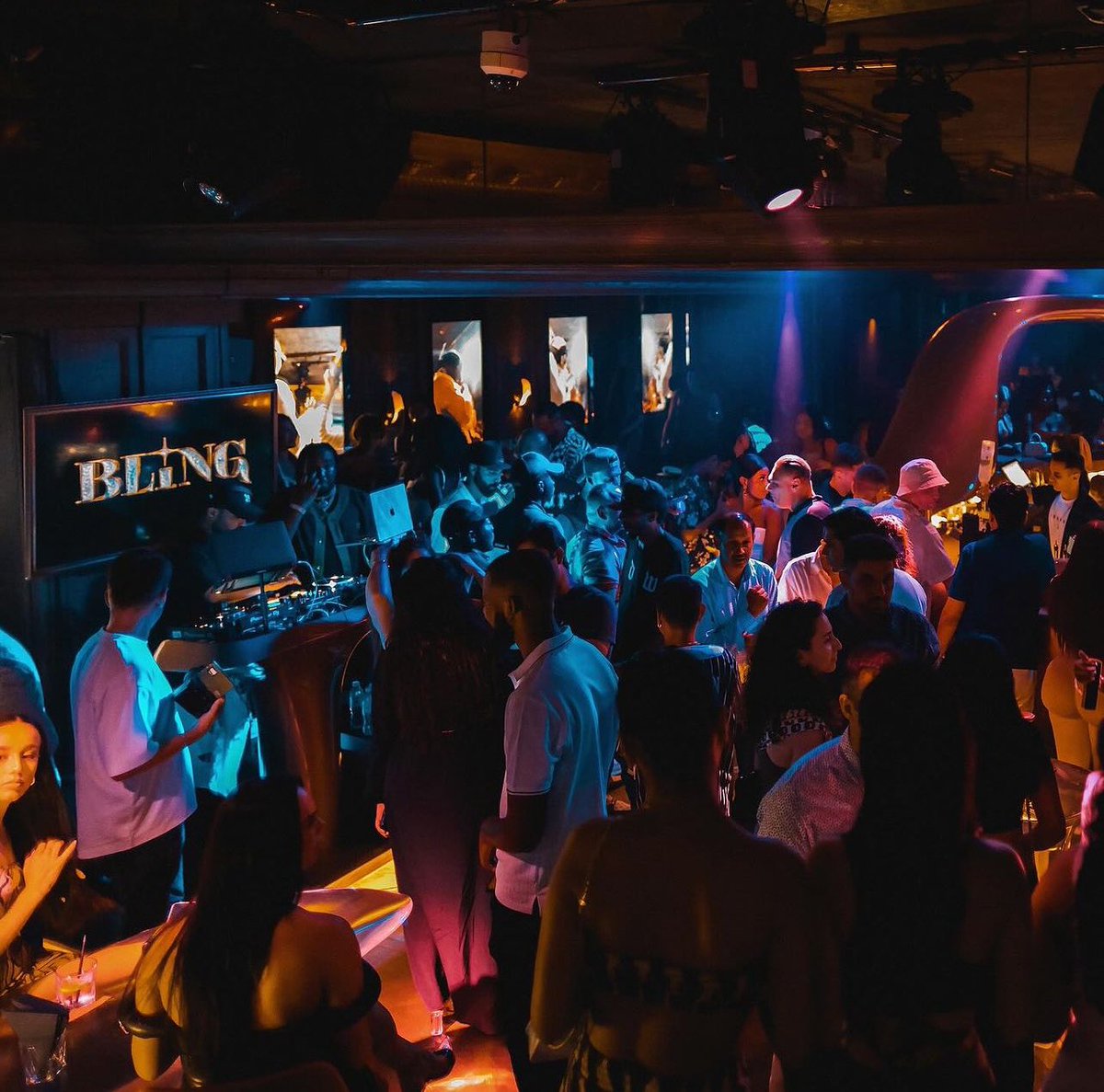 Kickstart your weekend at BLING at FIVE Palm Jumeirah for unbeatable vibes and popping bottles ✨🍾

For bookings, call +971 58 869 8996

#discoverfive #vibeatfive #fivehotelsandresorts #fivepalmjumeirah #fridaynight #comeplay