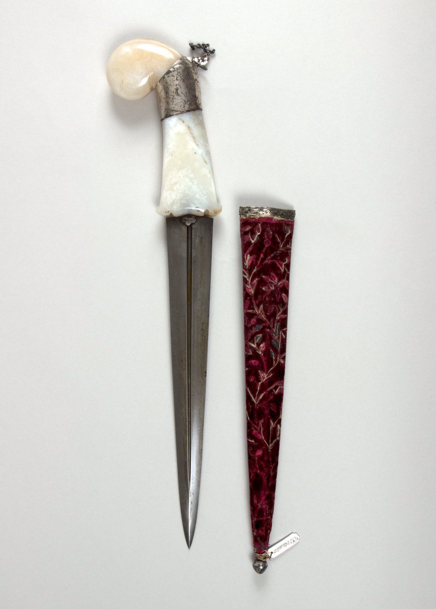 #FindsOnFriday @metmuseum #Iran #Persia #islamicart Dagger from 19th century