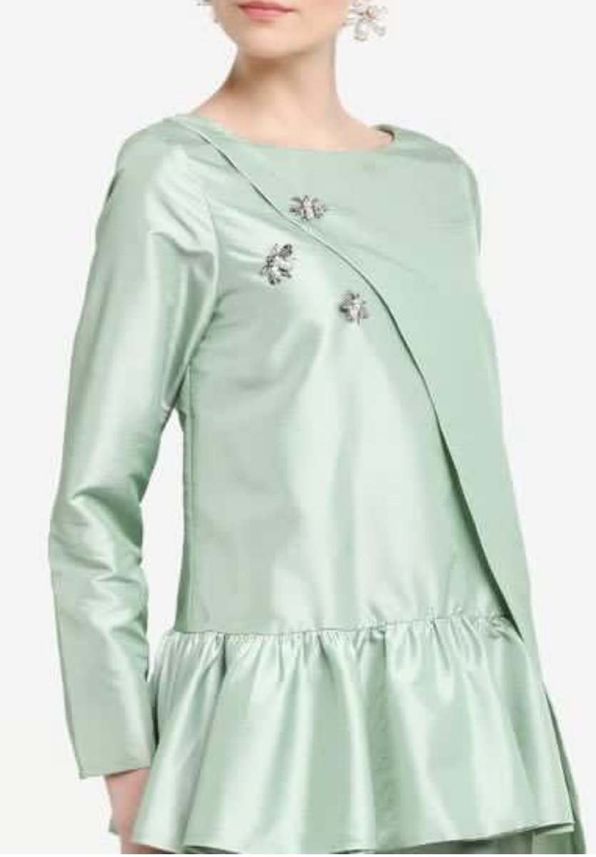 fatinadira's tweet photo. @_frrazrn Kemboja Luxe Kurung by Zaimi Zulkafli. Never worn. Size S. Letting go for RM110 💖 https://t.co/QXWdQLEaYR