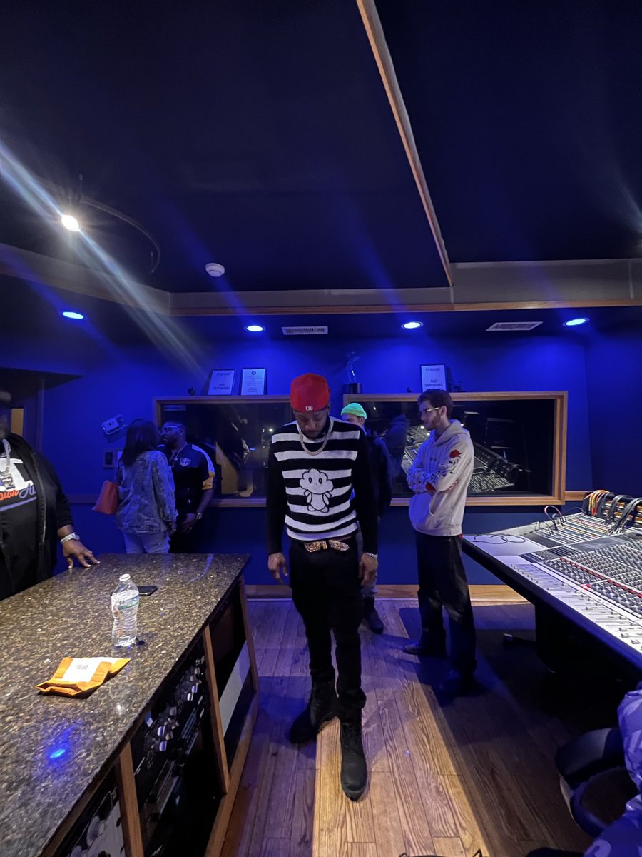 oddblazinx's tweet image. 