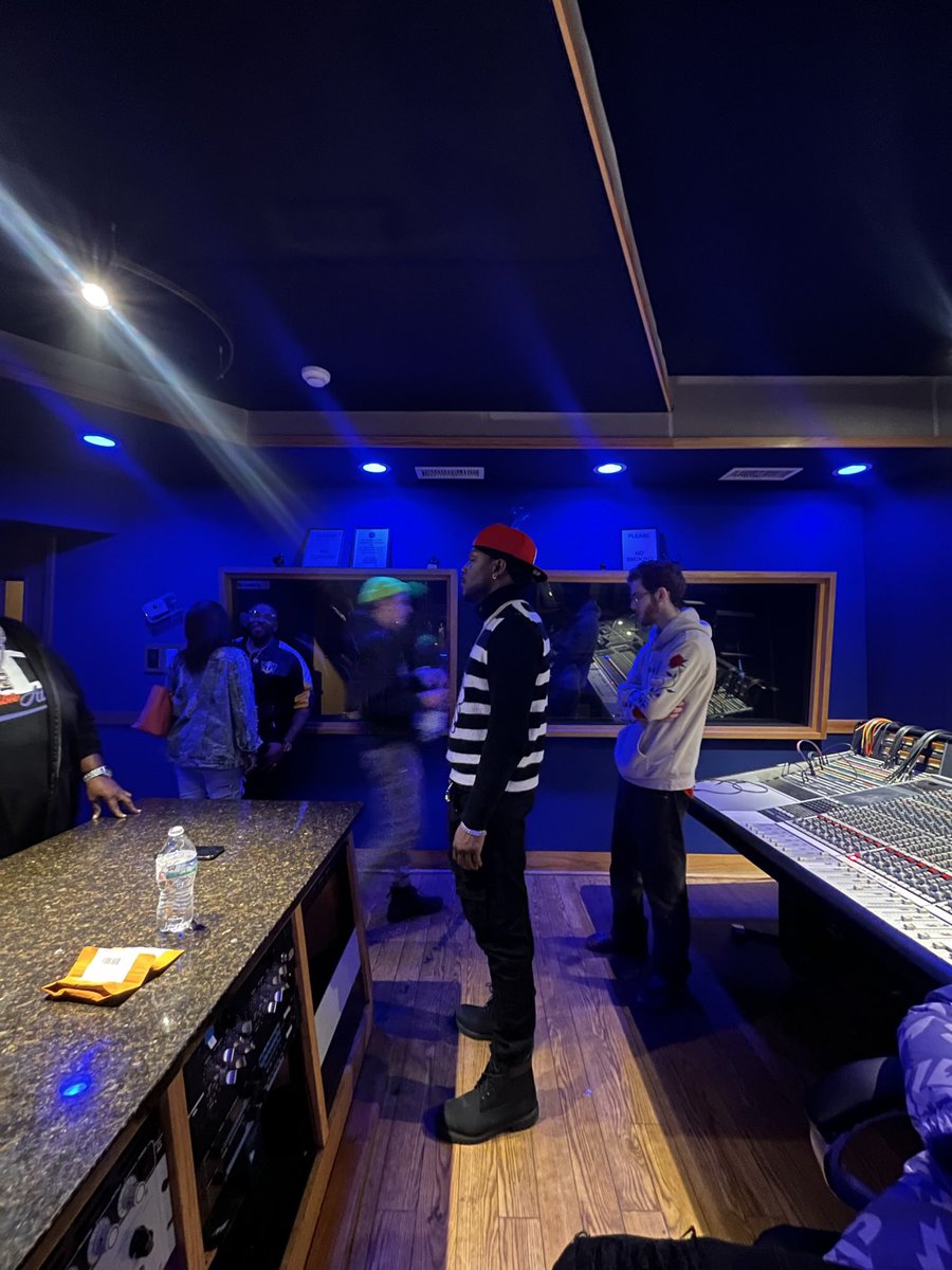 oddblazinx's tweet image. 