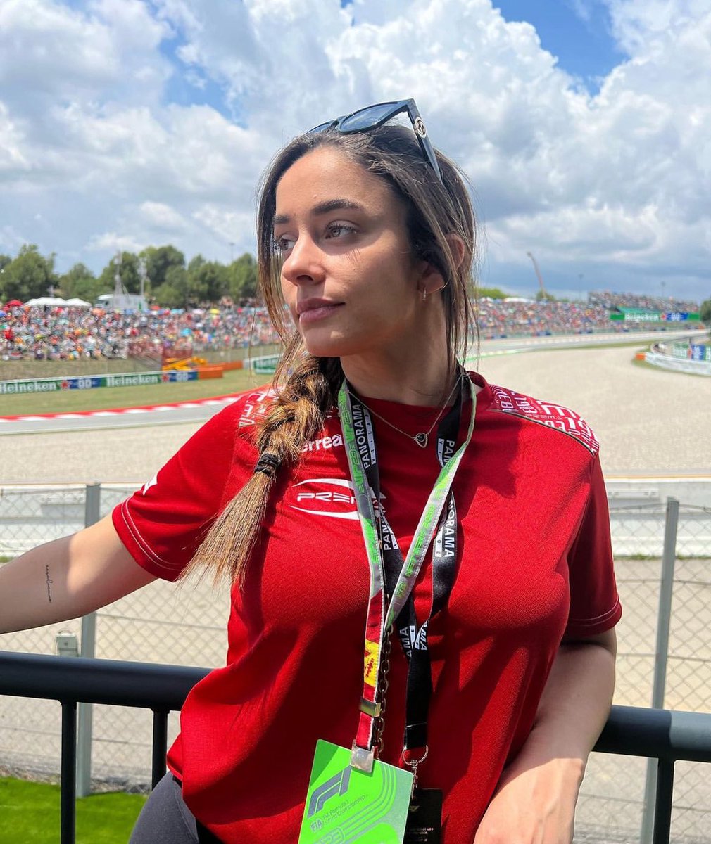 happy #WomensDay and #f1twtselfieday to all the girls 💌