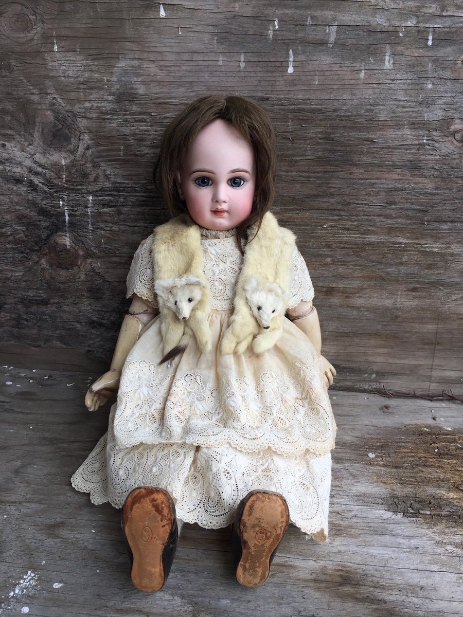 narutodoll's tweet photo. デポゼジュモーを5〜8万円と査定した会社が判明した
アートウェルネスマネジメント会社
市場価格を参考に5〜8万円との事だがここ最近デポゼジュモーがクラック有りでも5〜8万円で売買されてるサイトを国内、海外オークションを見たことがない。誰か見たことありますか？
#物損事故
#アンティークドール https://t.co/oYGi0QvMS4
