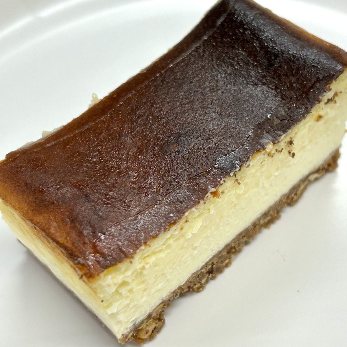 jigomarket's tweet photo. 見た瞬間に上質とわかる
三つ星のチーズケーキ。

#Quintessence https://t.co/vKhwHDLItU