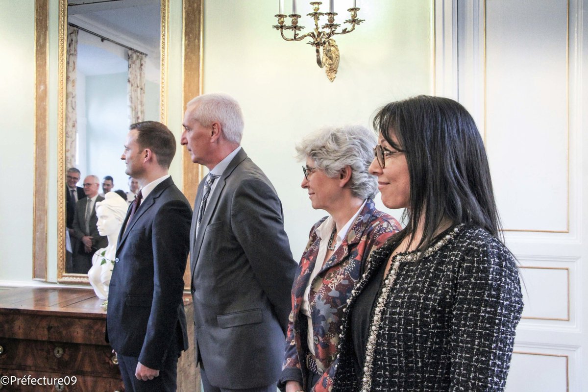 Prefet09's tweet photo. [🎖️Éducation nationale] Cérémonie de remise de l’insigne d’officier dans l’ordre des Palmes académiques  en présence du préfet de l’#Ariège du président de l’#AMOPA et de l'inspecteur d'académie à
Zahia Afhir, Jérôme Leveill, Sylvaine Sice et Nicolas Solana https://t.co/3tx7iwsMyy