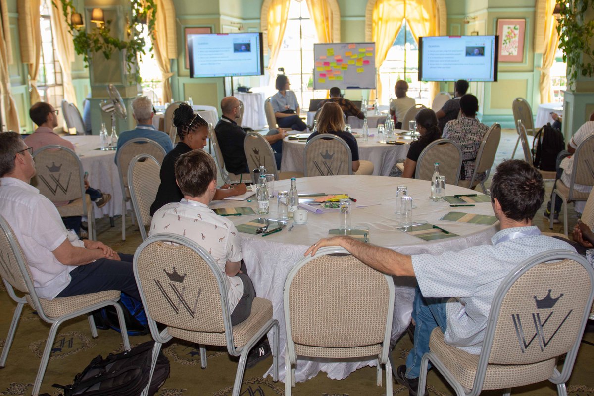 BiovIntCIAT_eng's tweet photo. 🔍 It's the final day of #AllianceScienceWeek! As we engage in impactful follow-up sessions covering diverse topics like climate finance, gender inclusion, AI in research, and more. 🌱🌍💡 #ThinkGlobalActLocal https://t.co/RsJdNpNzwX