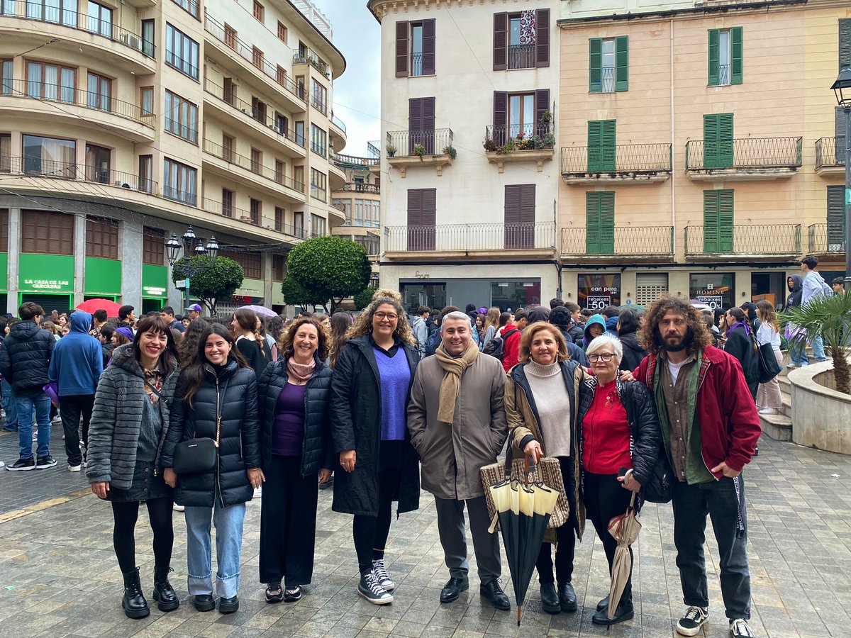 SocialistesInca's tweet photo. 🟣 Les i els @SocialistesInca commemoram el #8M reivindicant el feminisme com l’únic camí per aconseguir una societat més progressista, justa i igualitària.
💪🏼 Continuam lluitant perquè un dia no faci faltar defensar el que és obvi. #IncaSomTotes https://t.co/4TS1F7FyHt