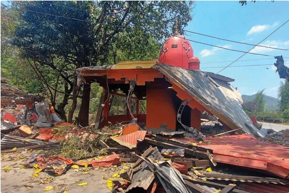 VladAdiReturns's tweet photo. To all the devotees of #Mahadev, two of his abodes at Koubru and Thangjing hills of Manipur have been desecrated by Kuki mobs and devotees are prevented from going there to offer their prayers.

 A 200 year old shiv mandir was bulldozed by them.  

A cross was put on Thangjing hills in the presence of a Pastor and armed terrorists. 

This #Mahashivratri2024 let us stop this Christianisation and forced occupation of our Dharmic sthals.  

#MahaShivaratri #mahakal