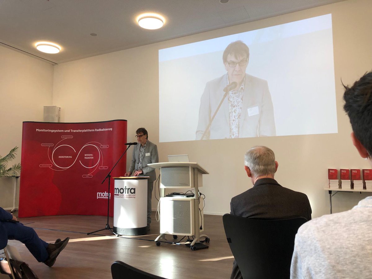 MOTRAVERBUND's tweet photo. Hier noch ein paar Einblicke aus Tag 1 der #motraK24 mit 12 Panels, einer Postersession und einer Podiumsdiskussion mit u.a. @NDeitelhoff, @PeterRNeumann und @_DianaRieger https://t.co/4wlVIGcW6l