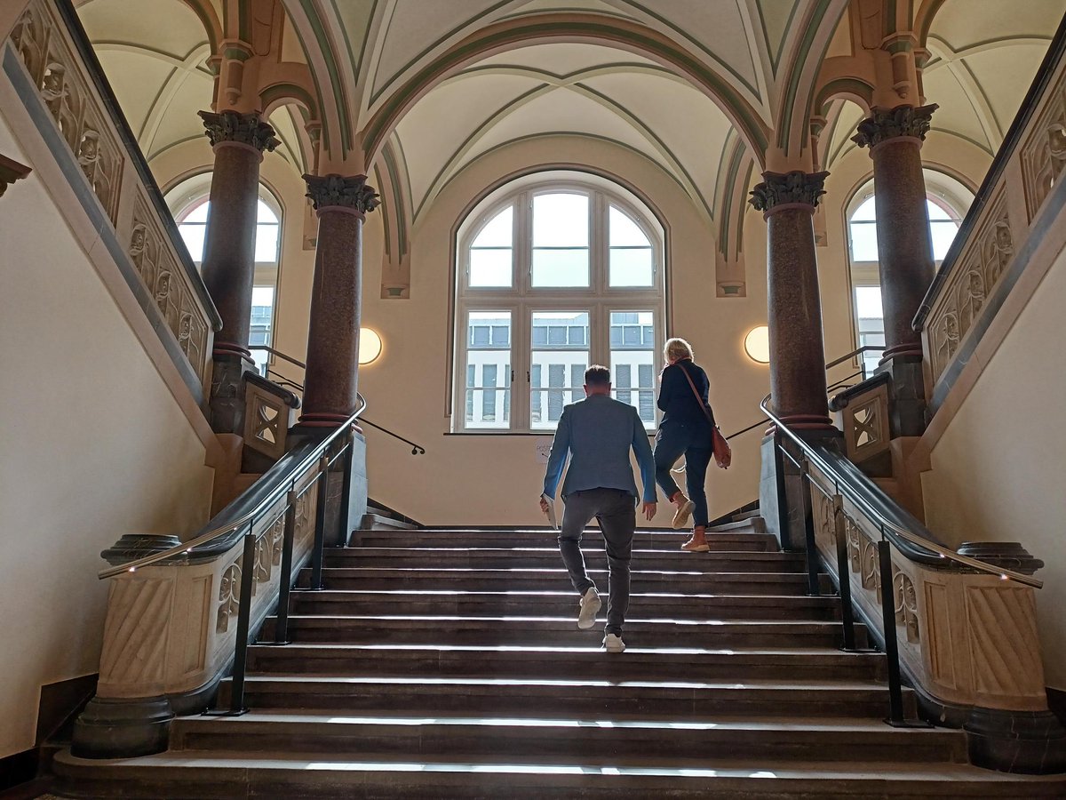 MOTRAVERBUND's tweet photo. Hier noch ein paar Einblicke aus Tag 1 der #motraK24 mit 12 Panels, einer Postersession und einer Podiumsdiskussion mit u.a. @NDeitelhoff, @PeterRNeumann und @_DianaRieger https://t.co/4wlVIGcW6l