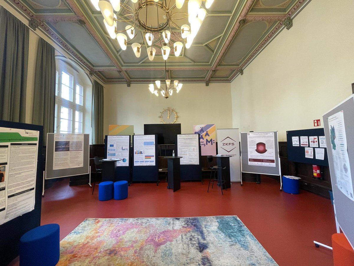 MOTRAVERBUND's tweet photo. Hier noch ein paar Einblicke aus Tag 1 der #motraK24 mit 12 Panels, einer Postersession und einer Podiumsdiskussion mit u.a. @NDeitelhoff, @PeterRNeumann und @_DianaRieger https://t.co/4wlVIGcW6l