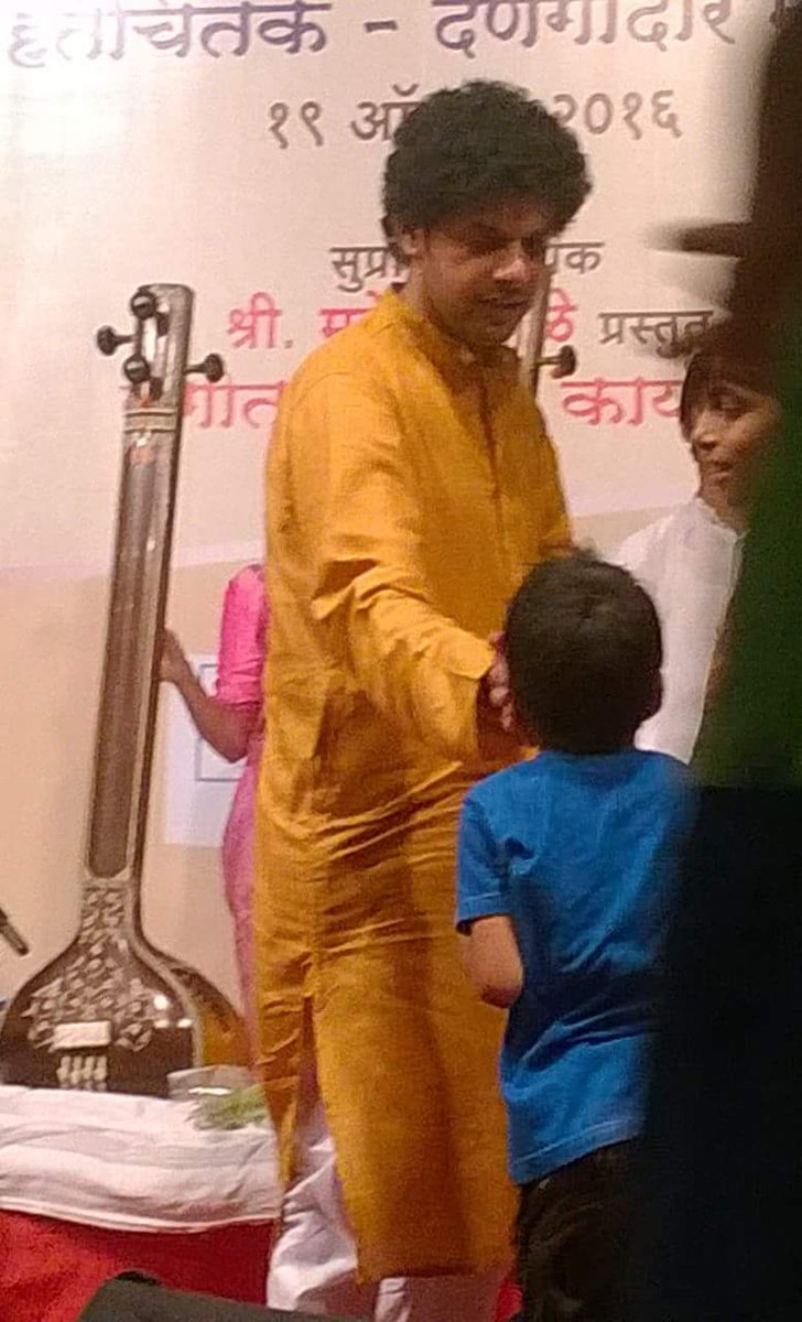 madhuri_u's tweet photo. @maheshmkale #अभिमानास्पद #कृतार्थ 🙏 मनापासून अभिनंदन व शुभेच्छा!
#प्रखरभावना..परमेश्वरानेच तुला जनकल्याणासाठी,आमच्या उद्धारासाठीच #देवदूत बनून पाठवले आहे.
#गरवारे कॉलेज हॉल..तुझी प्रथम भेट 
त्याचं क्षणी ही #भावना माझ्या मनात घर करून बसली, जी आजन्म राहणार आहे, यात शंका नाही.🙏 https://t.co/17du0p51Iz