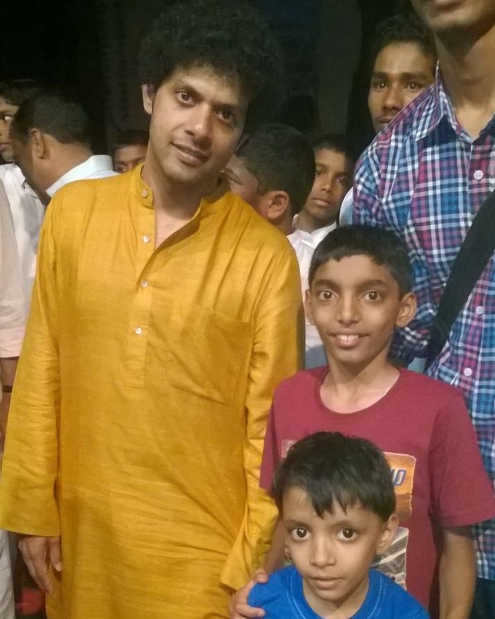 madhuri_u's tweet photo. @maheshmkale #अभिमानास्पद #कृतार्थ 🙏 मनापासून अभिनंदन व शुभेच्छा!
#प्रखरभावना..परमेश्वरानेच तुला जनकल्याणासाठी,आमच्या उद्धारासाठीच #देवदूत बनून पाठवले आहे.
#गरवारे कॉलेज हॉल..तुझी प्रथम भेट 
त्याचं क्षणी ही #भावना माझ्या मनात घर करून बसली, जी आजन्म राहणार आहे, यात शंका नाही.🙏 https://t.co/17du0p51Iz
